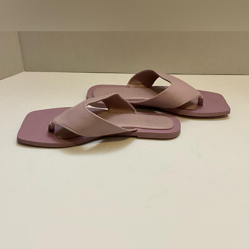 ASOS Design Fig Toe Thong Flat Sandals 8 - Picture 8 of 10